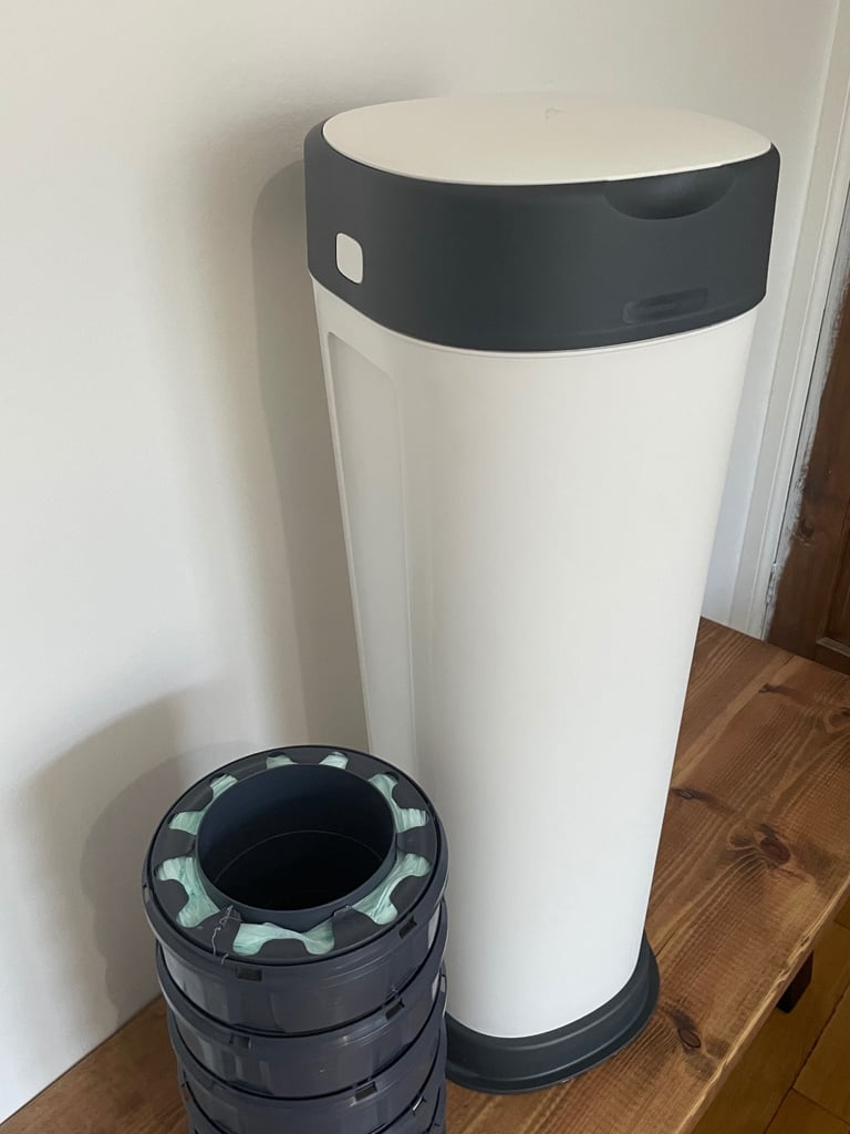 Twist & Click XL Nappy Disposal Bin & 6 Refill Cassettes