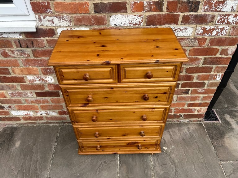 Solid Pine Chest of Drawers - Great Condition 