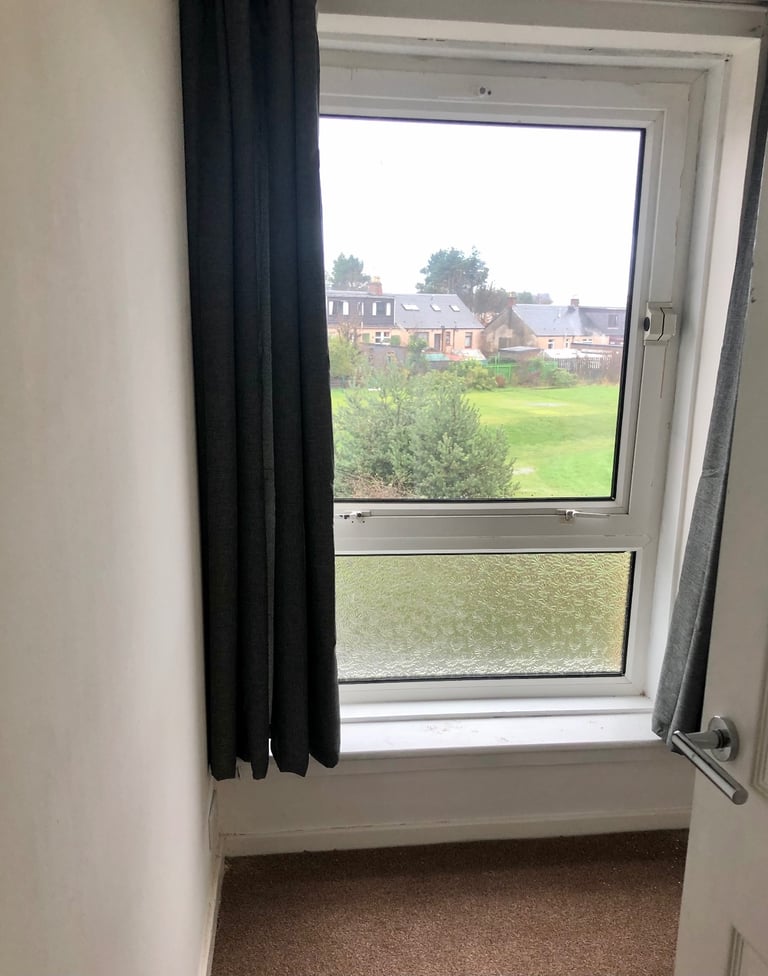 Two bedroom + box room house to let in Pumpherston