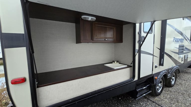 2016 Keystone Premier Bullet 31BHPR 2 Bedroom American Caravan 5th Wheel RV