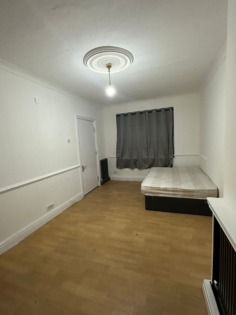 image for Room to rent 