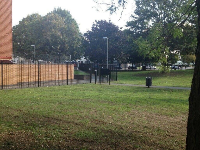 NICE ROOM SHARE AT ZONE 2 (STRATFORD AREA) CALL FOR VIEWING 