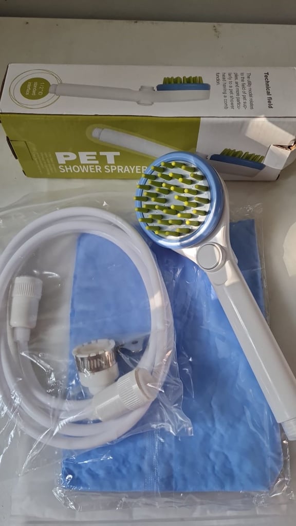 Brand New Pet grooming spray nozzle, suitable for bathing cats, dogs, and other pets.