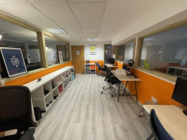 Office | Creative Space | Workspace | Commercial Unit | Desk in Hackney East London E9
