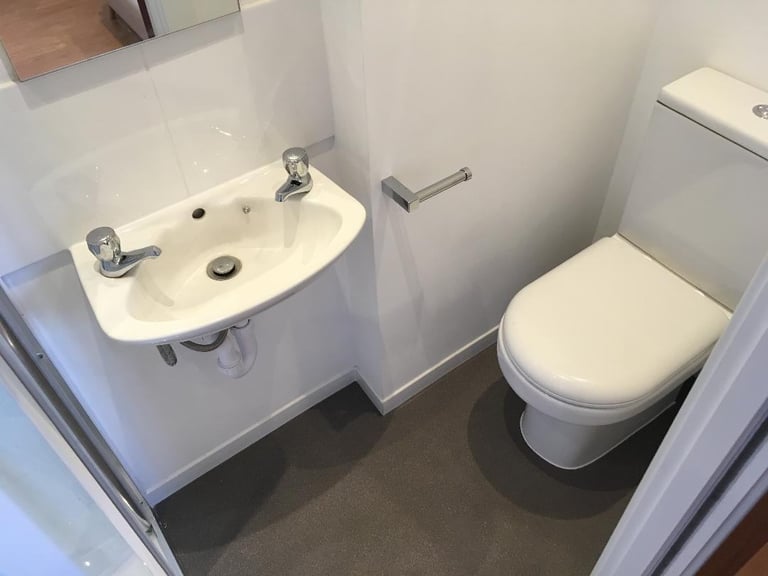 Includes Bills New Studio Flat DBedRoom Shower Separate Kitchen Garden NearTubeBusShopsGreen Space 