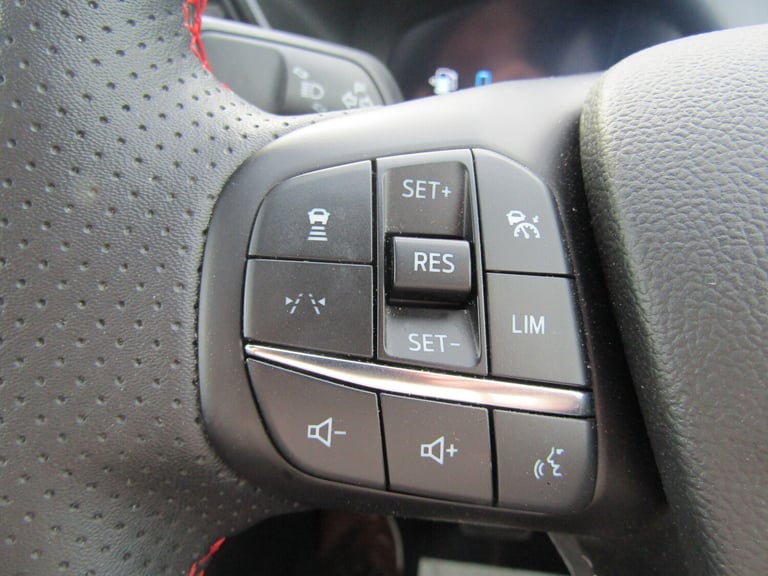 2024 Ford Kuga 2.5 PHEV ST-Line X 5dr CVT - 20'' Alloys / Tech Pack / Huge saving VS New Estate P...