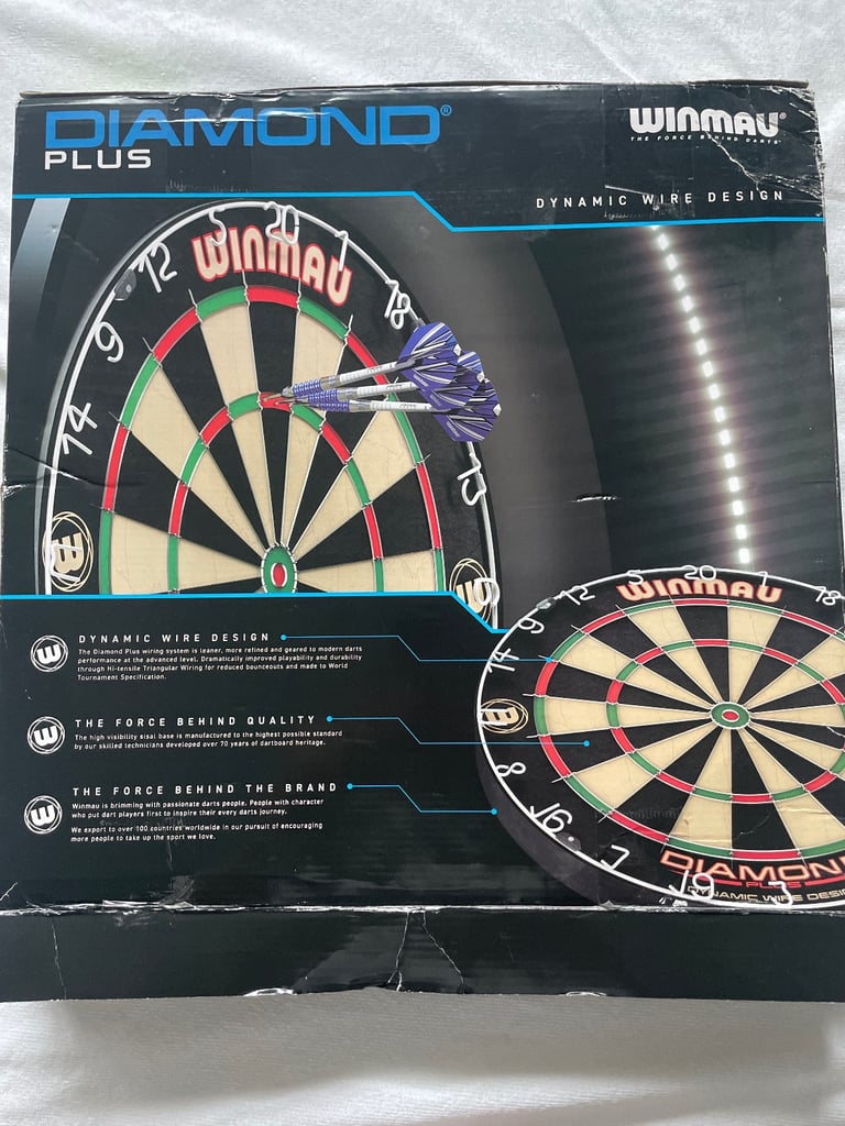 Winmau Dartboard + Gorilla Arrow Pro Stand 