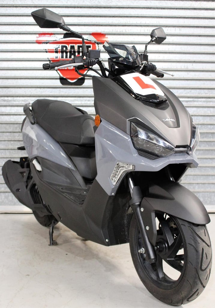 image for 2023 23 SINNIS LH 125 T-22 HERO X GREY LEARNER LEGAL SCOOTER 540 MILES TRADESALE
