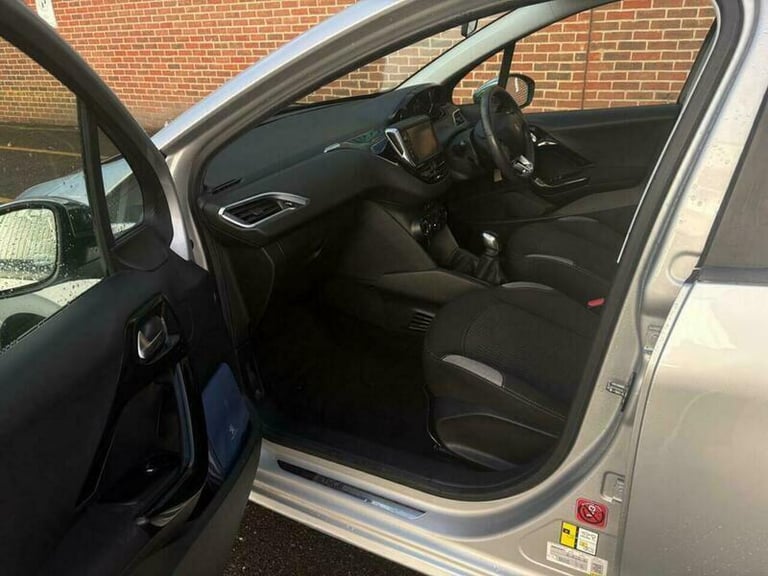 2015 Peugeot 208 1.2 VTi PureTech Style Hatchback 5dr Petrol Manual Euro 6 (82 ps) HATCHBACK Petr...