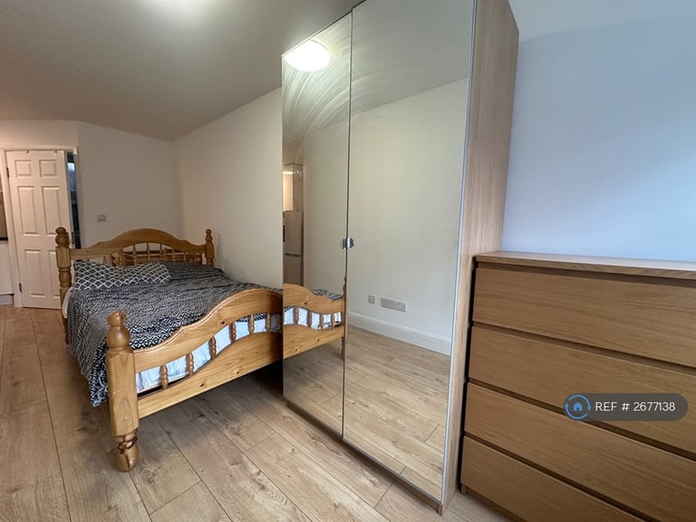 Studio flat in Mcgovern, London, NW6 (#2677138)