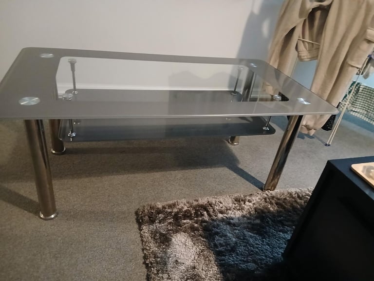 talian grey/glass/chrome large coffee table built up ready