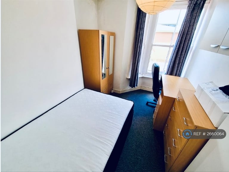 6 bedroom house in Oxford Street, Leamington Spa, CV32 (6 bed) (#2660064)