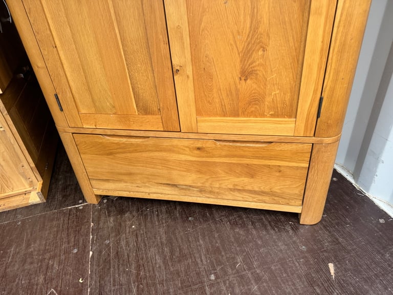 Romsey Solid oak wardrobe from oak furniture land RRP £794 Crack in front panel possible delivery