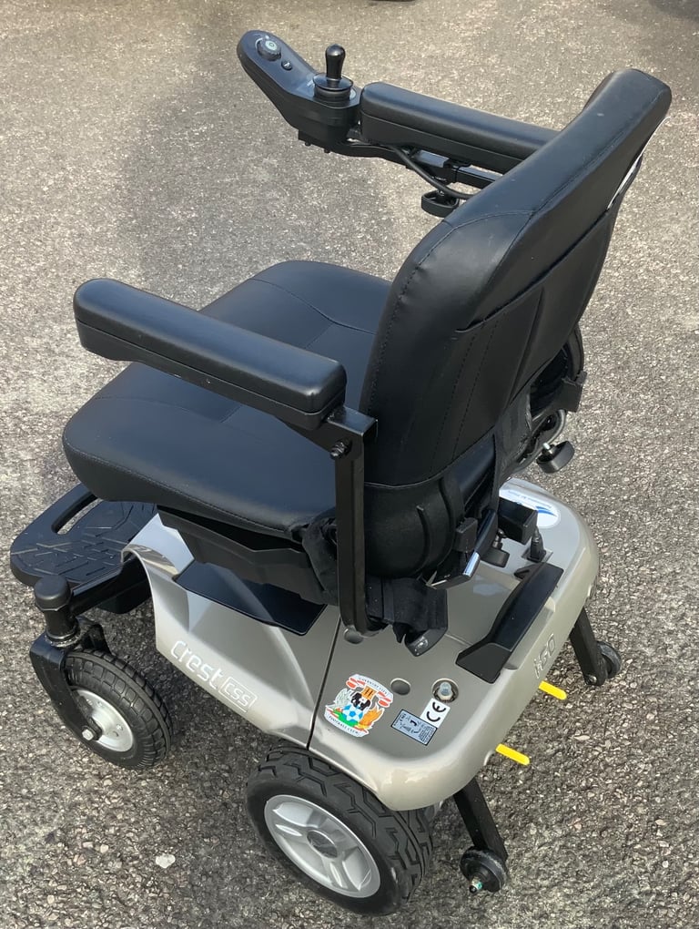 MOBILITY SCOOTER  FOLDING TYPE ONLY 17KG . £250  BARGAIN 