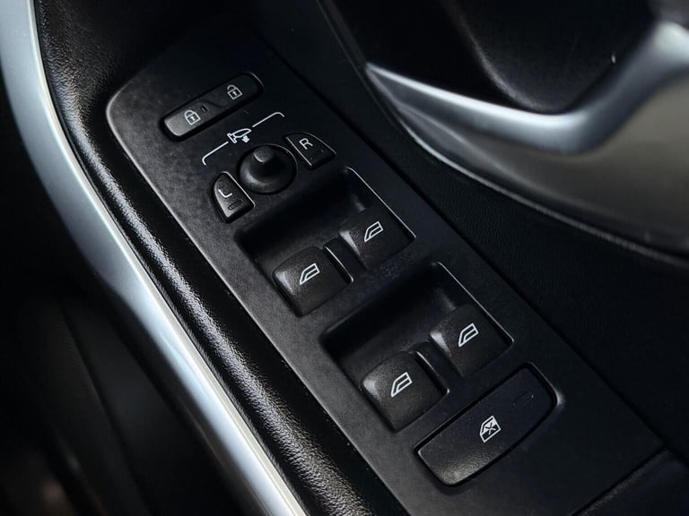 VOLVO V40 2.0 D4 R-Design Euro 6 (s/s) 5dr 2015