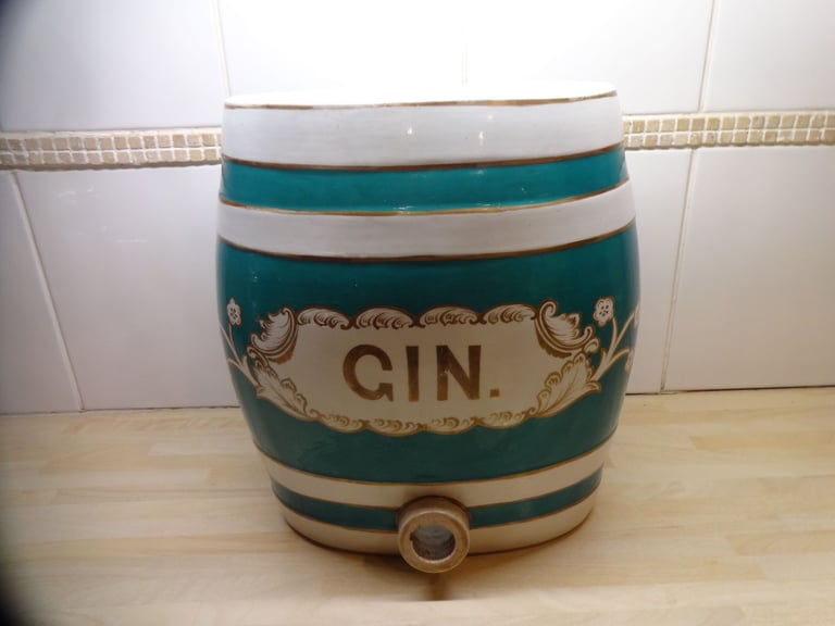 VINTAGE IRONSTONE RUM / GIN BARRELS 