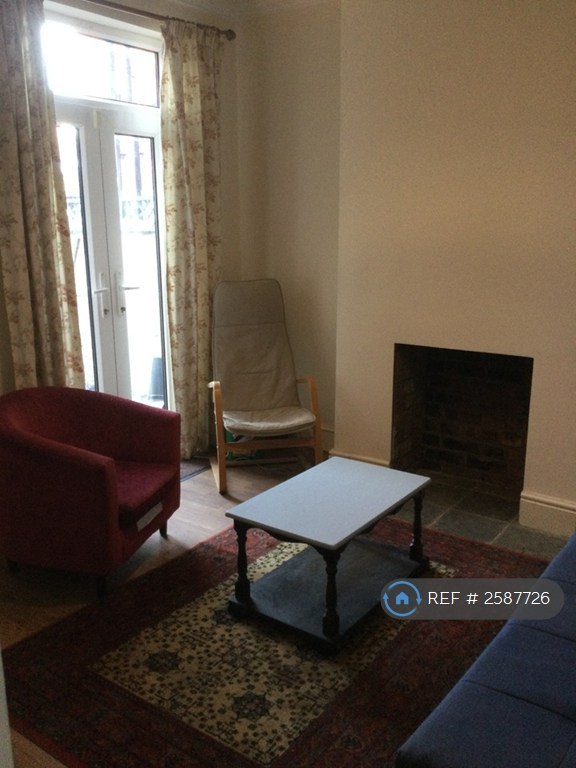 1 bedroom in Southampton Road, Northampton, NN4 (#2587726)