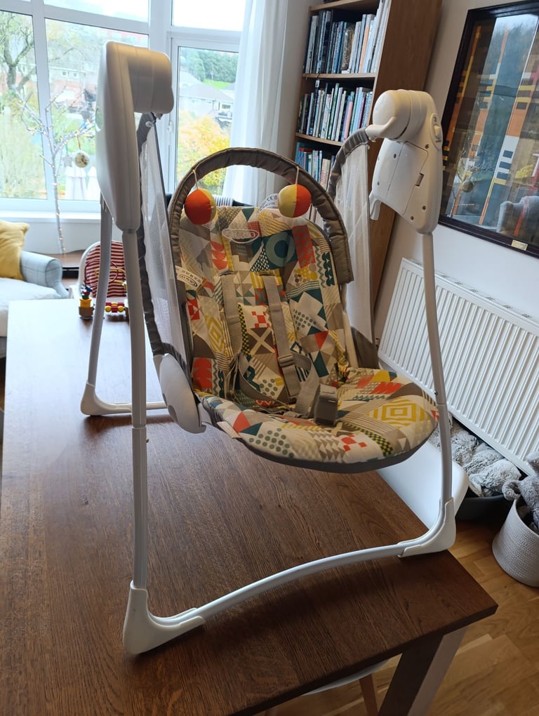 image for Graco baby swing (with batteries)