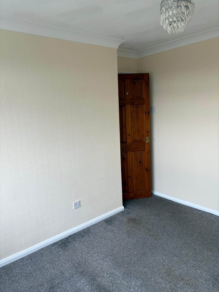 Three Bedroom End Terraced House to Rent