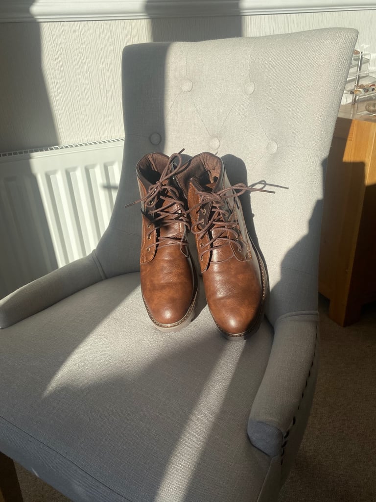 Men’s Boots.