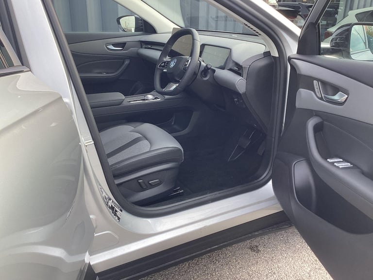 2025 MG MGS5 64kWh Trophy Long Range SUV 5dr Electric Auto (231 ps) HATCHBACK Electric Automatic