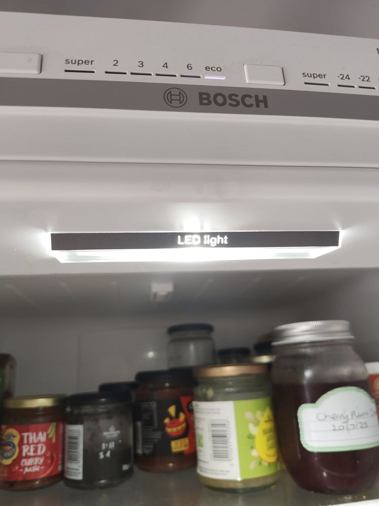 Bosch upright 70/30 series 4 fridge freezer 