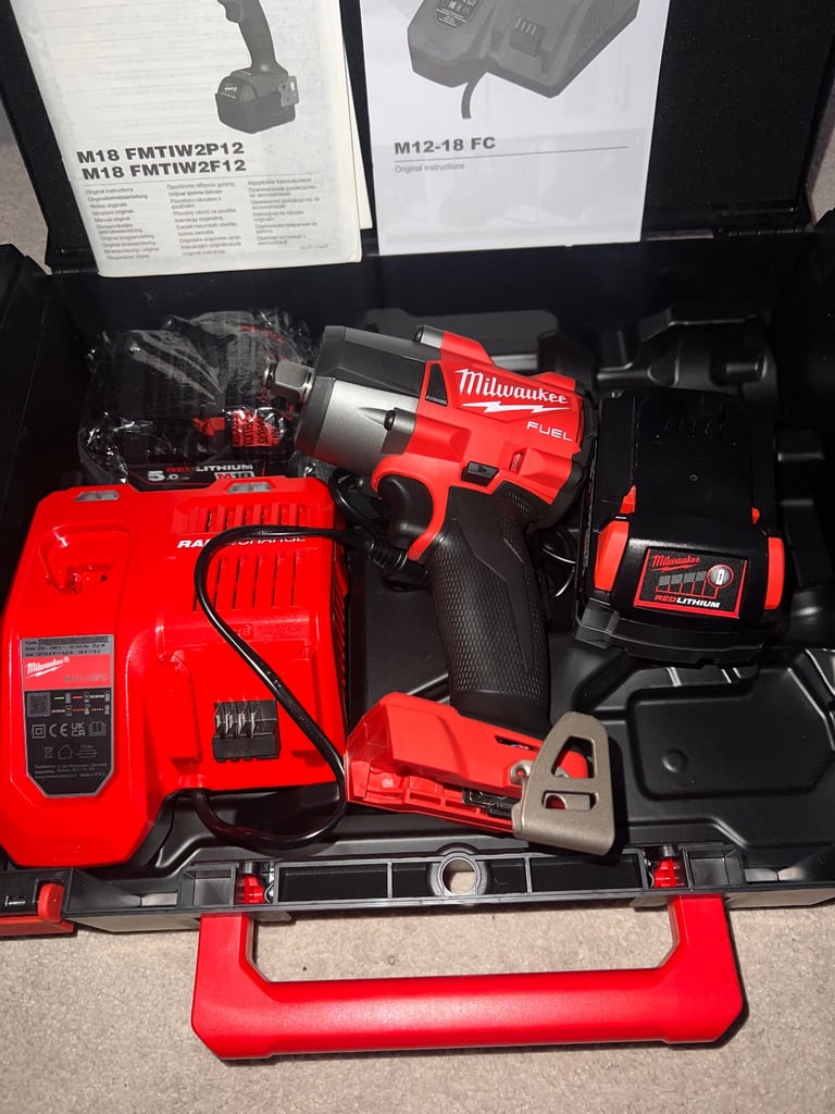 Milwaukee M18 FMTIW2F12-502X 18V FUEL 1/2” Mid-Torque Impact Wrench Kit (2x 5.0Ah Batteries)