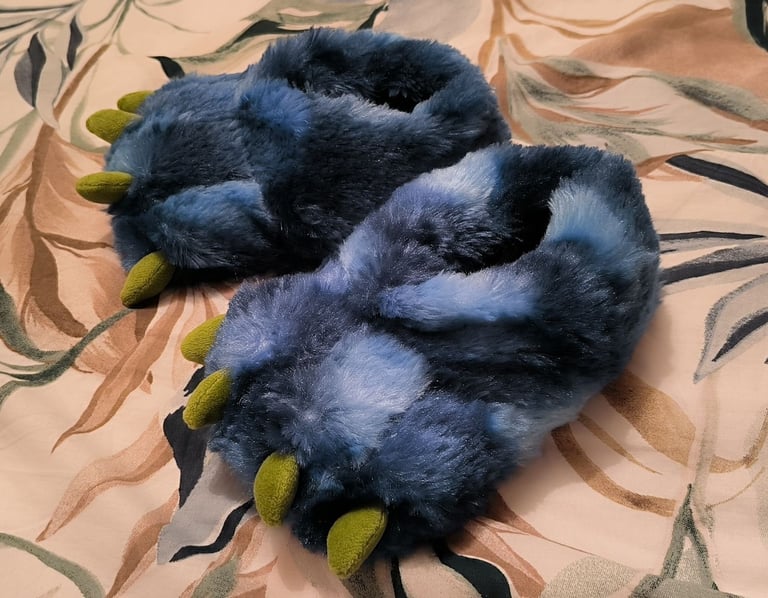 Aged 2-3 Spiderman hooded fleece dressing gown and monster slippers