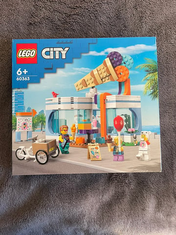 LEGO City 60363 Ice-Cream Shop