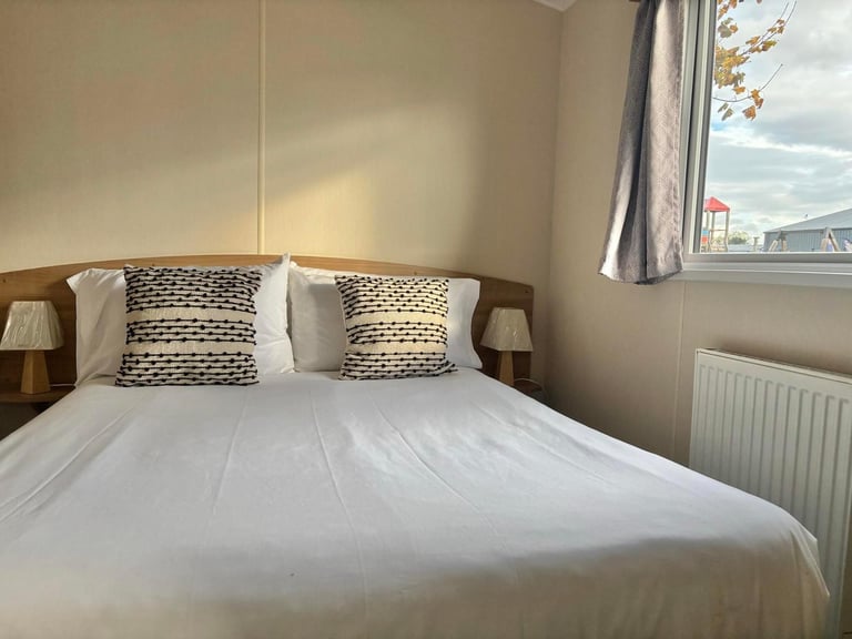 CHEAP STATIC CARAVAN FOR SALE IN LOWESTOFT - 11.5 MONTH OWNER SEASON!
