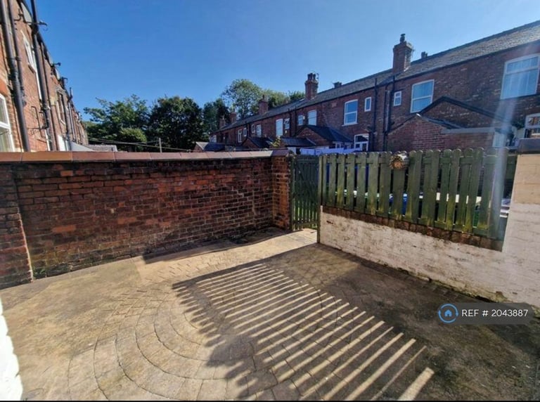 2 bedroom house in Brooks Avenue, Hyde, SK14 (2 bed) (#2043887)