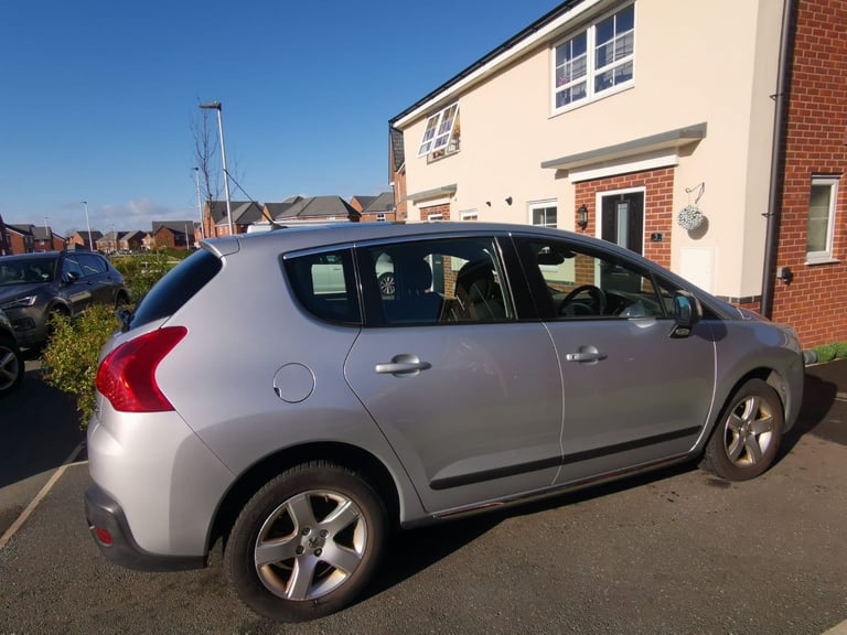 Peugeot, 3008, Hatchback, 2010, Manual, 1598 (cc), 5 doors