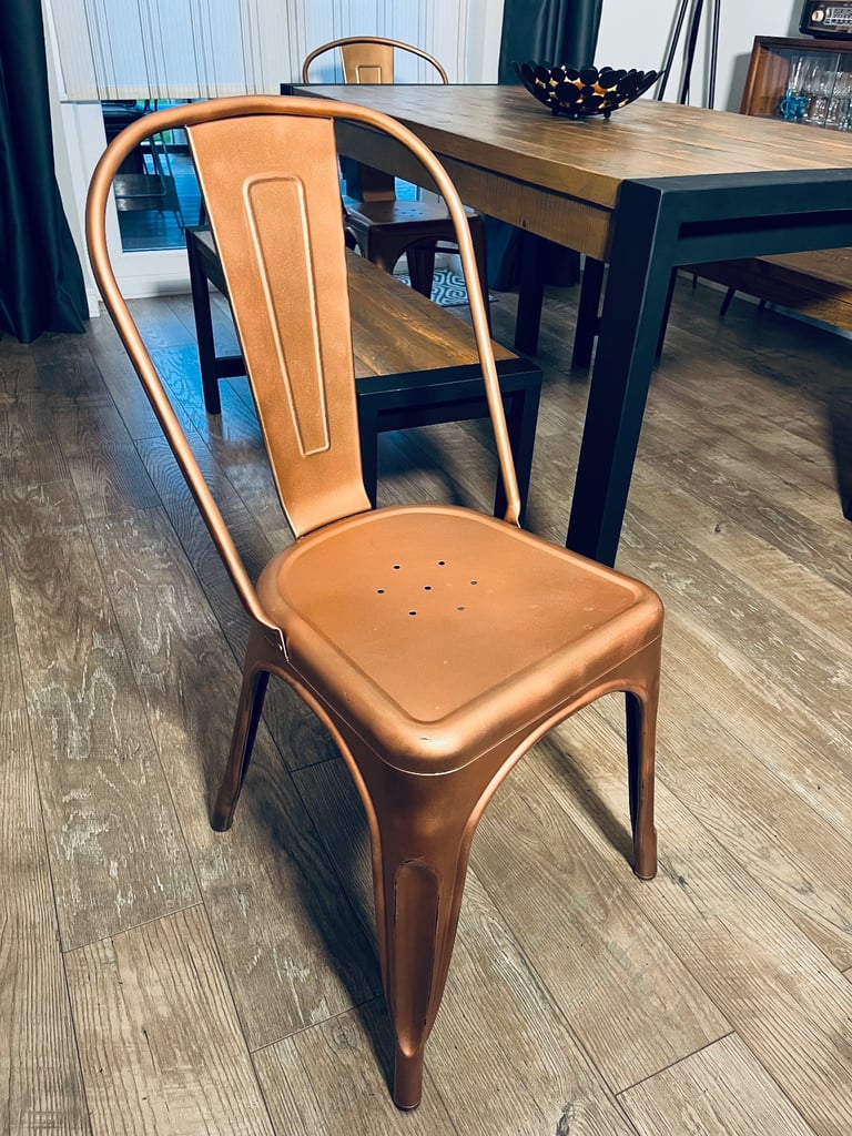 Beautiful fully refurbished 6 person solid oak dining table set in urban/ industrial style