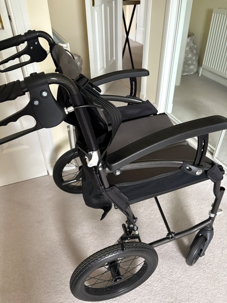Gravity lite wheelchair 