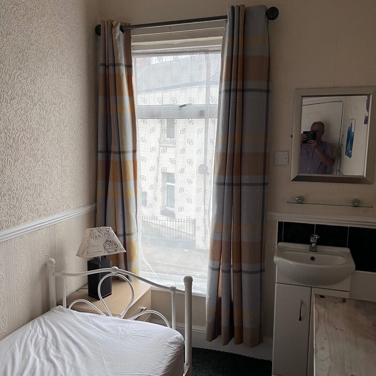 Single room Darlington 