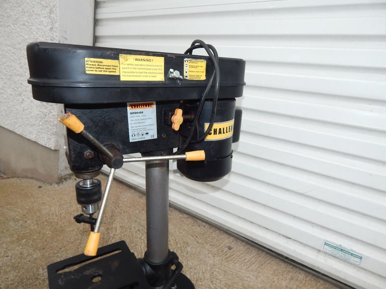 Bench pillar drill