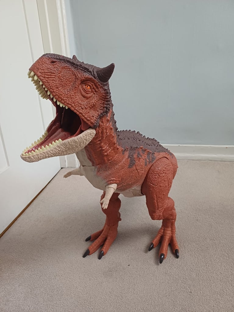 Jurassic World Super Colossal Carnotaurus Toro / EXCELLENT CONDITION