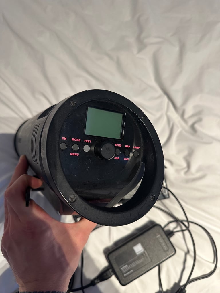 Bowens XMT 500 in PERFECT working condition WITH CHARGER and EXTRA BATTERY