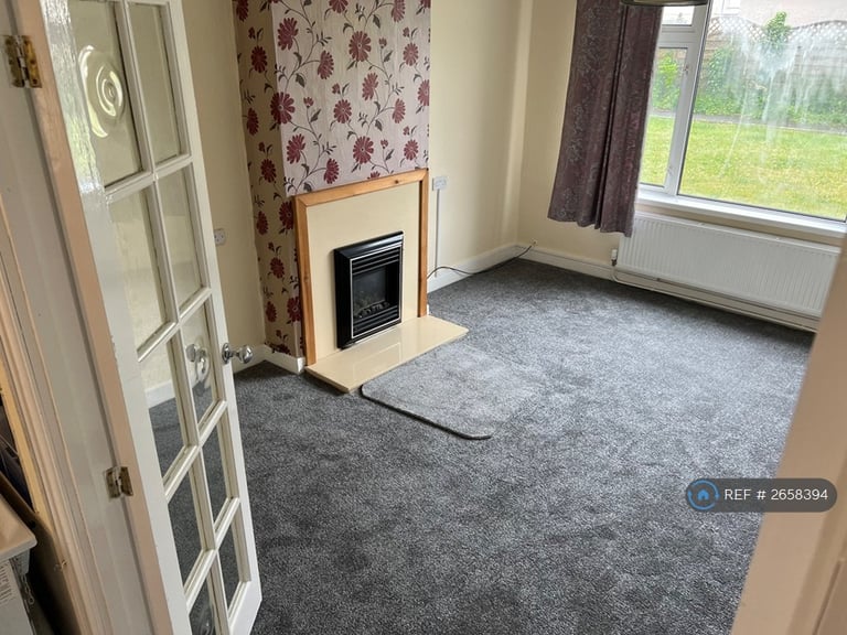 2 bedroom flat in Maes Y Glyn, Llandeilo, SA19 (2 bed) (#2658394)