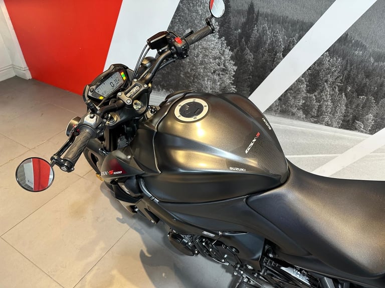 Suzuki GSX-S GSXS 1000 Phantom 2019 with 8017 miles + extra's 