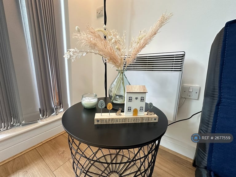 1 bedroom flat in Dyche Street, Manchester, M4 (1 bed) (#2677559)