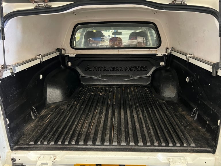2020 Mitsubishi L200 4LIFE 2.3DI-D 150PS 4X4 DOUBLE CAB PICK UP C/W REAR PRO TOP (EURO 6) PICK UP...