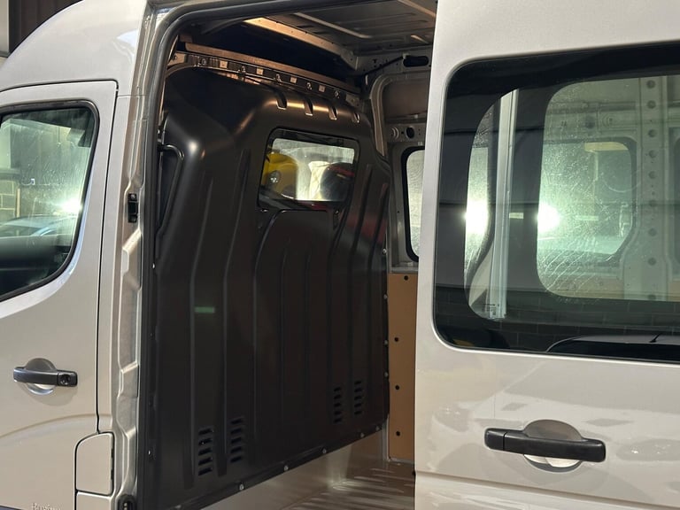 2024 Renault Master 2.3 dCi 35 Business FWD SWB Medium Roof Euro 6 4dr PANEL VAN Diesel Manual