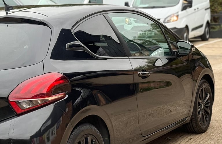 2018 Peugeot 208 1.2 PureTech Black Edition Euro 6 3dr Petrol