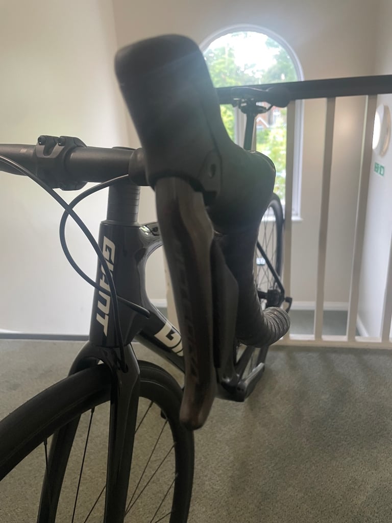 As new Giant Advanced TCR 0 Disc Ultegra DI2 Full Carbon Road Bike