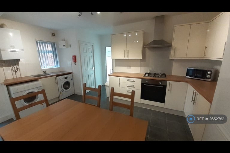 5 bedroom house in Charter Avenue, Coventry, CV4 (5 bed) (#2652762)
