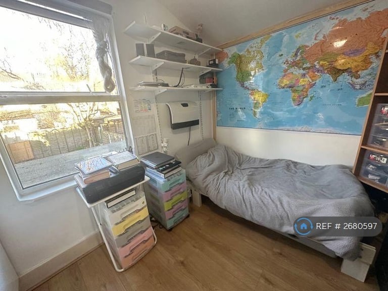 Studio flat in Leslie Road, London, E11 (#2680597)