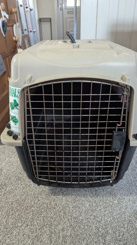 Pet carrier with water funnel and dish.