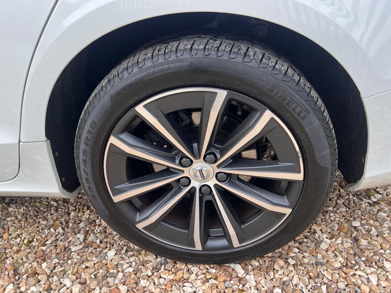 2020 Volvo V60 2.0 B3 MHEV Momentum Estate 5dr Petrol Hybrid Auto Euro 6 (s/s)