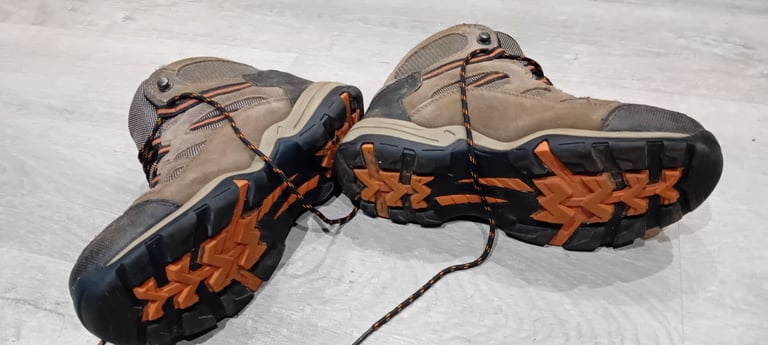 Hi-Tec Aysgarth size 7